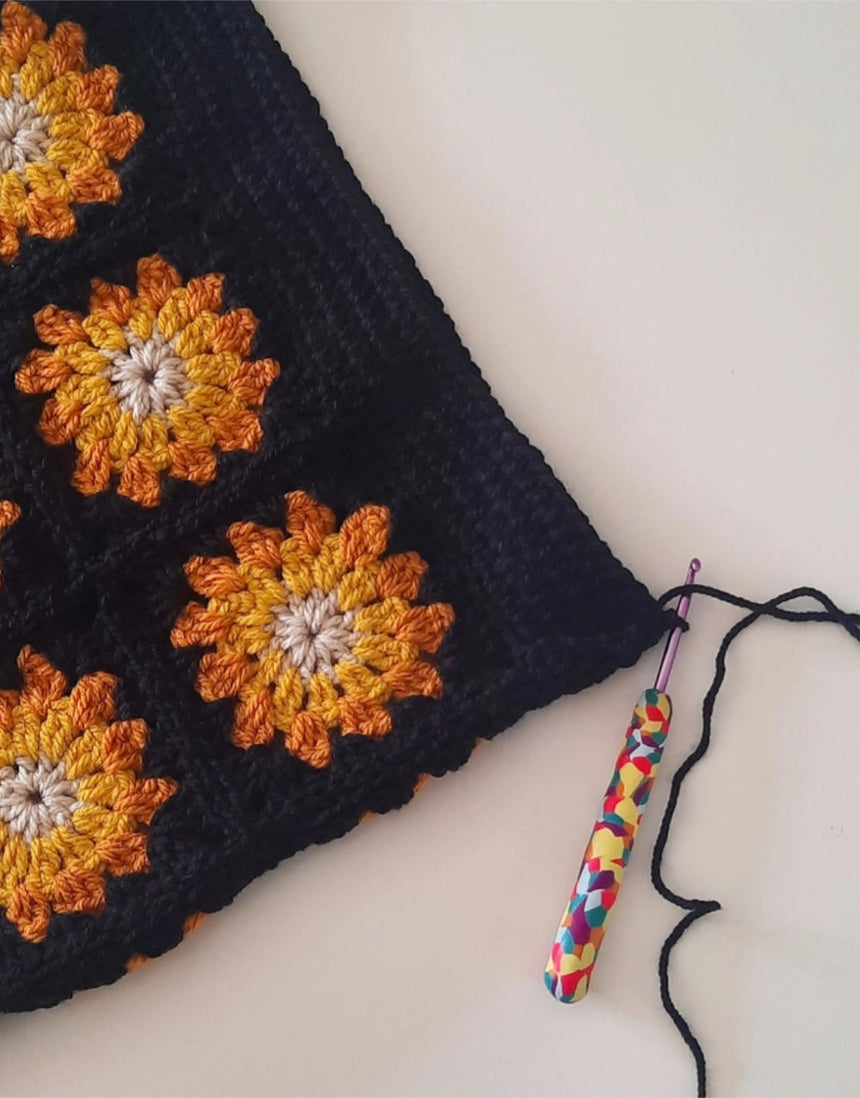 Crochet Bag Kit, 1970's Summer Fashion, The Pigeon's Nest