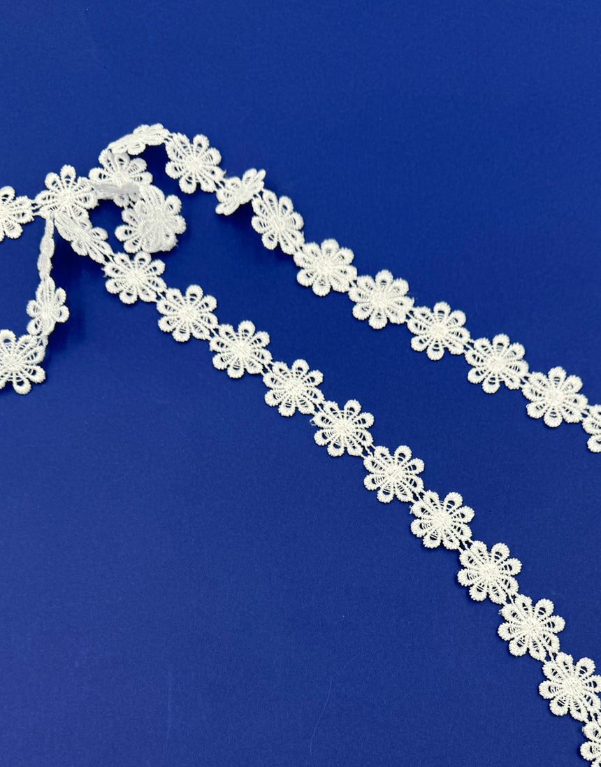 White Daisy Trimming