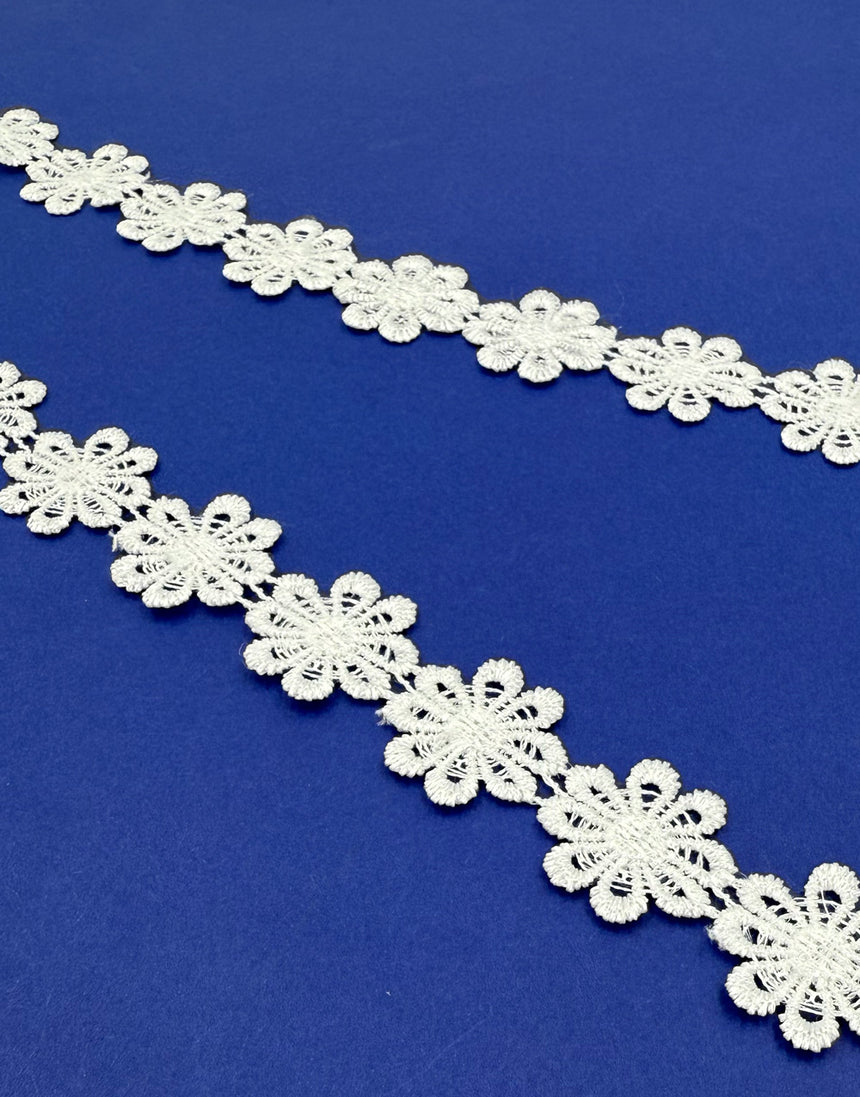 White Daisy Trimming