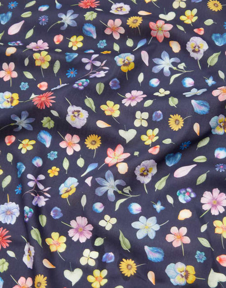 Liberty Fabrics Liberty Fabrics Tana Lawn® SS23: Beauty and Chaos Liberty Fabrics Tana Lawn® Phlys Flower B 15149