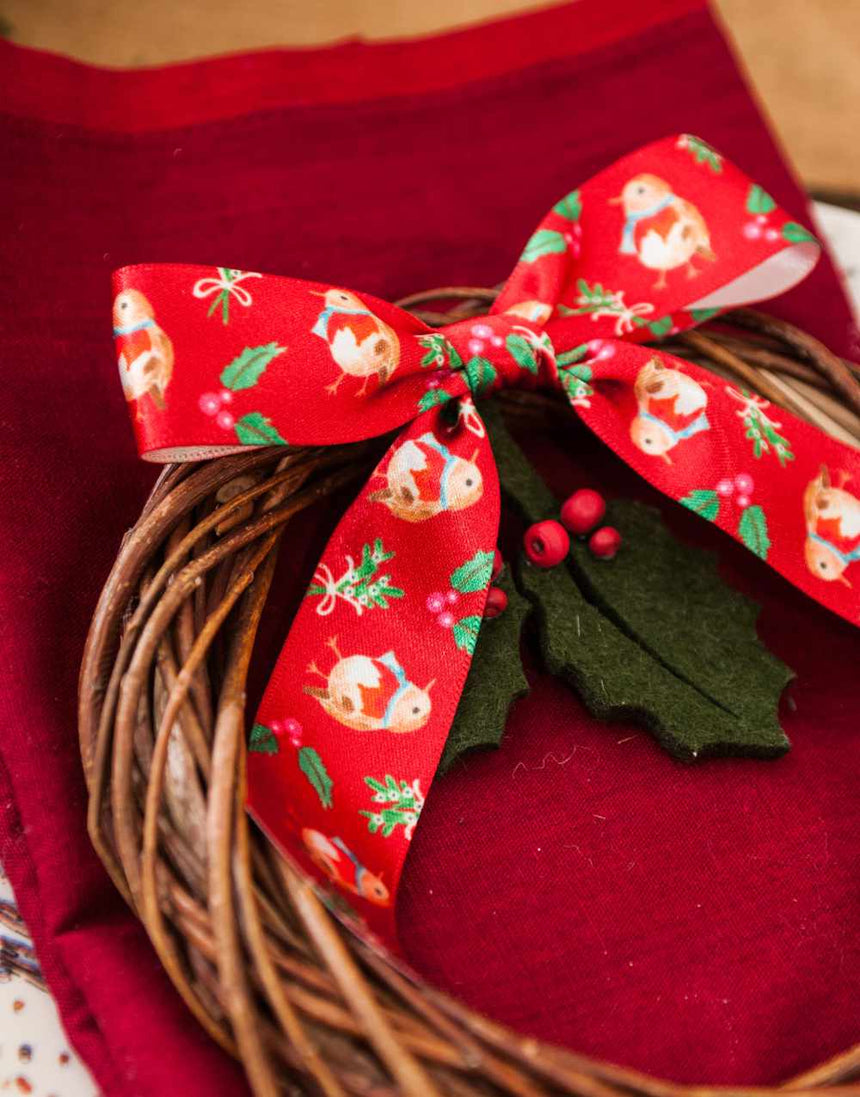 Robin on Red Christmas Robin, 25mm