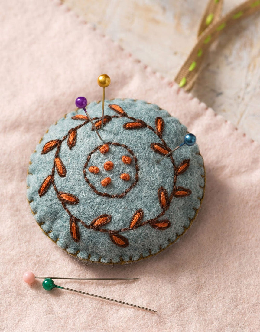 Corinne Lapierre Embroidery Sewing Roll Embroidered Felt Craft Kit by Corinne Lapierre 0600209370906 608603782868