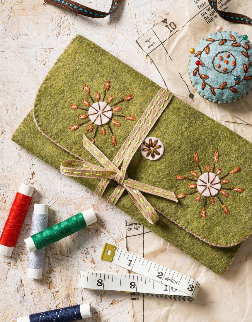 Corinne Lapierre Embroidery Sewing Roll Embroidered Felt Craft Kit by Corinne Lapierre 0600209370906 608603782868