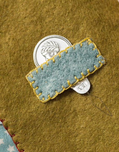 Corinne Lapierre Embroidery Needle Case Embroidered Felt Craft Kit by Corinne Lapierre 0608603782660 608603782660