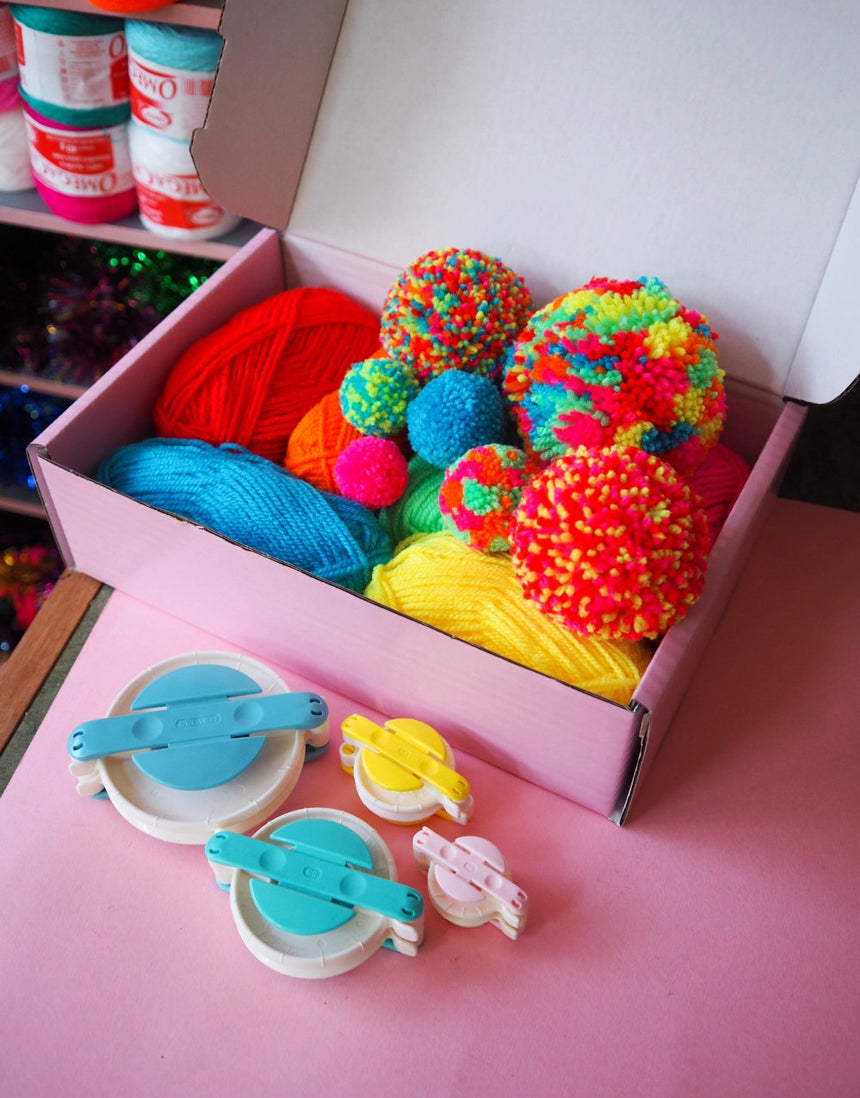 Starter Pom Pom Making Kit, Fat Pom Poms