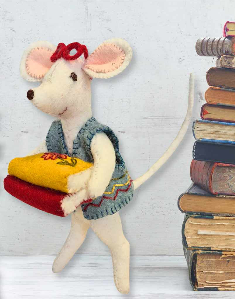 The Librarian Little Mouse Felt Craft Mini Kit, Corinne Lapierre