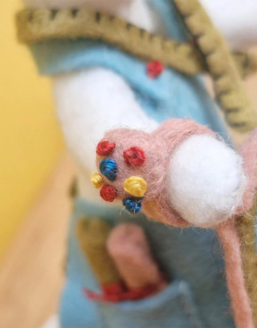 Little Mouse Makes a Quilt Felt Craft Mini Kit, Corinne Lapierre