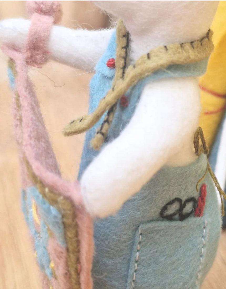 Little Mouse Makes a Quilt Felt Craft Mini Kit, Corinne Lapierre