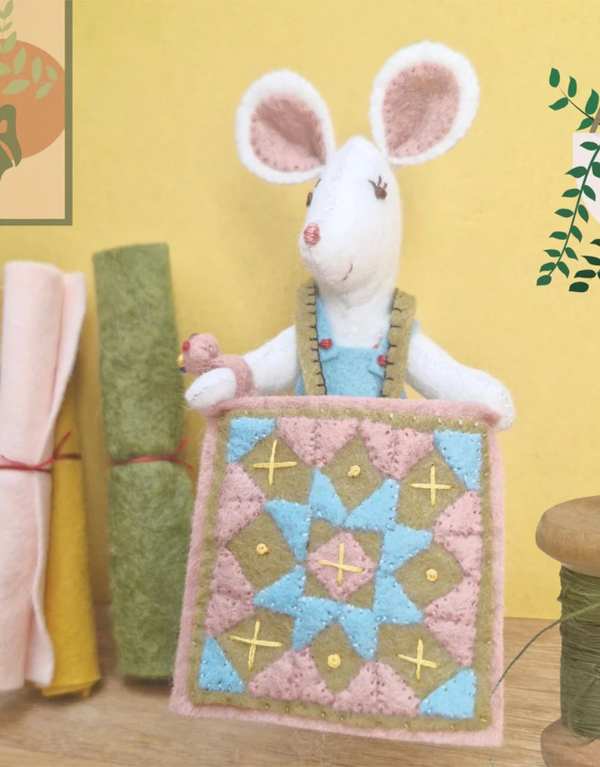 Little Mouse Makes a Quilt Felt Craft Mini Kit, Corinne Lapierre
