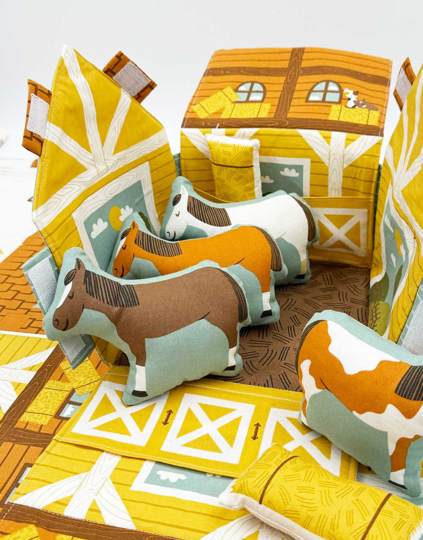 Ponderosa Horse Stable Fabric Sewing Kit
