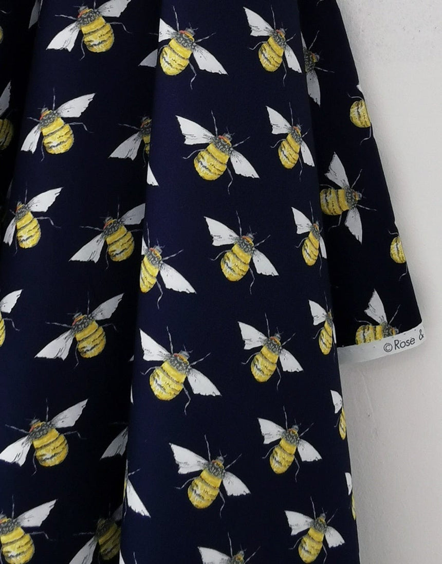 Not Specified Cotton Poplin Black / Animals Birds & Nature Bumble Bee on Navy Printed Cotton Poplin Fabric 10457