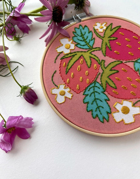 Rikrack Embroidery Strawberries Embroidery Kit, Rikrack 850030308283 850030308283