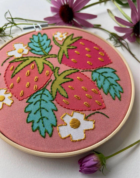 Rikrack Embroidery Strawberries Embroidery Kit, Rikrack 850030308283 850030308283